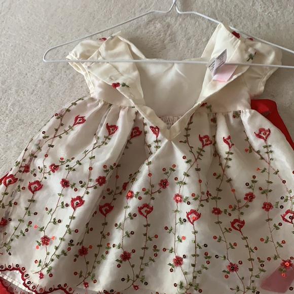 La Princess dress for a 12 months old baby girl. - Picture 6 of 8